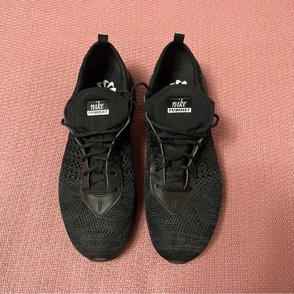 Nike Mens 7.5 Air Max Flyknit Racer Triple Black Gray Running Shoes FD2764-001 - Picture 4 of 8